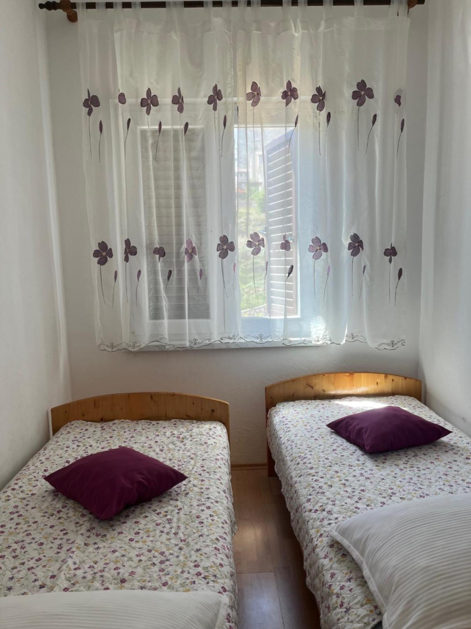 Apartmani Mila Pag Town Eksteriør billede